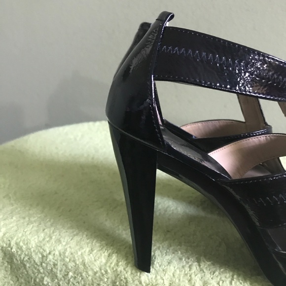 New Michael Kors Black Patent Leather Open Toe Zipper Heels Size 6 - Picture 3 of 14